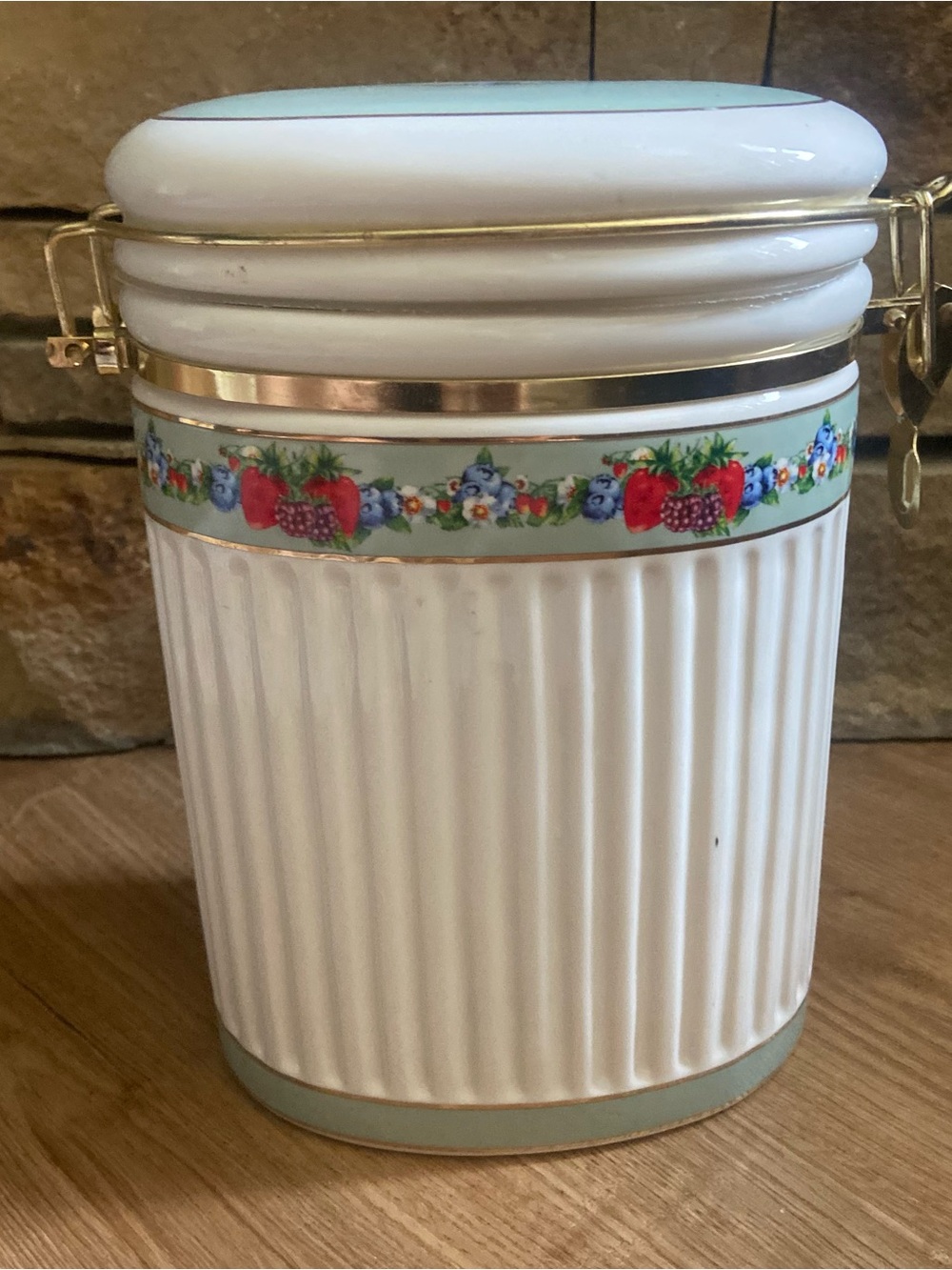 Knotts Berry Farm Foods Ceramic Canister with Hinged Lid Fruit Design, 9" Oval